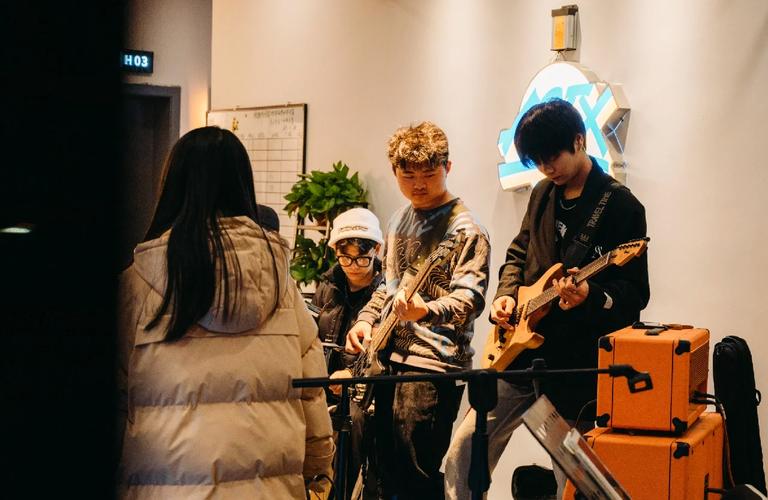 FaZe Clan 与 s1mple 对阵 Liquid 在 IEM Dallas 2025 小组赛中