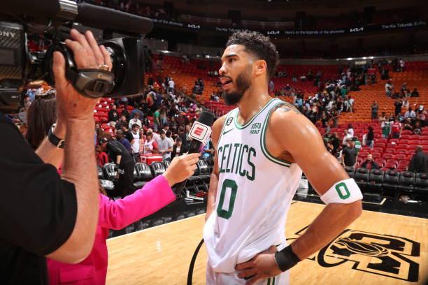 詹姆斯：理解人们的怀旧情绪 但进化是生活的一部分 比赛不同了.